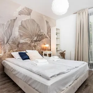 Blossom - Old Town - By Upstairs Appartement